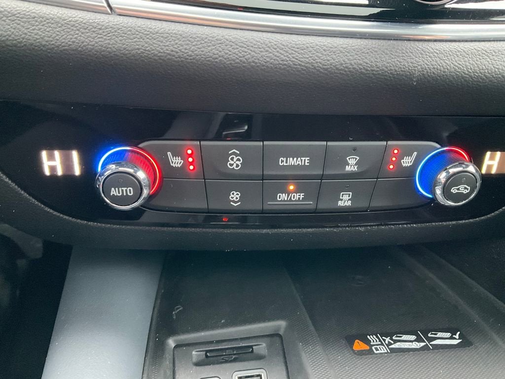 2022 Buick Enclave Essence