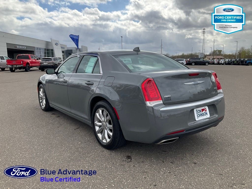 2017 Chrysler 300 Limited