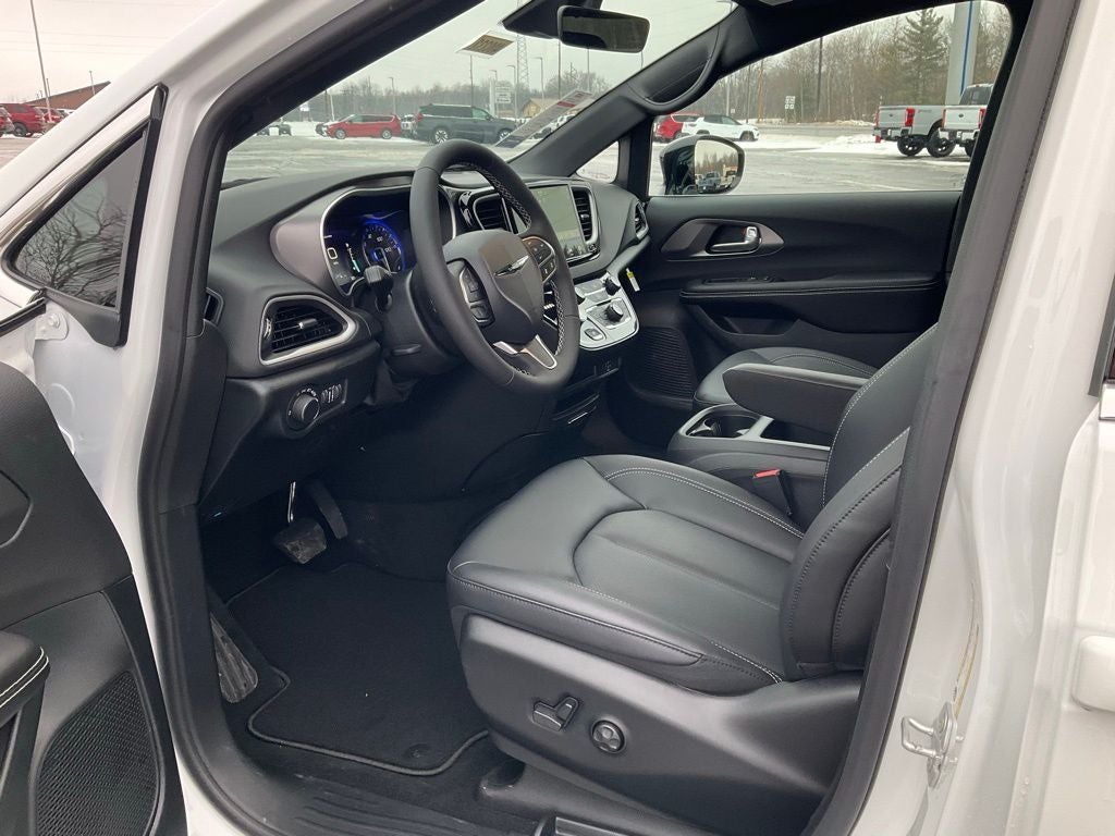 2026 Chrysler Voyager VOYAGER LX