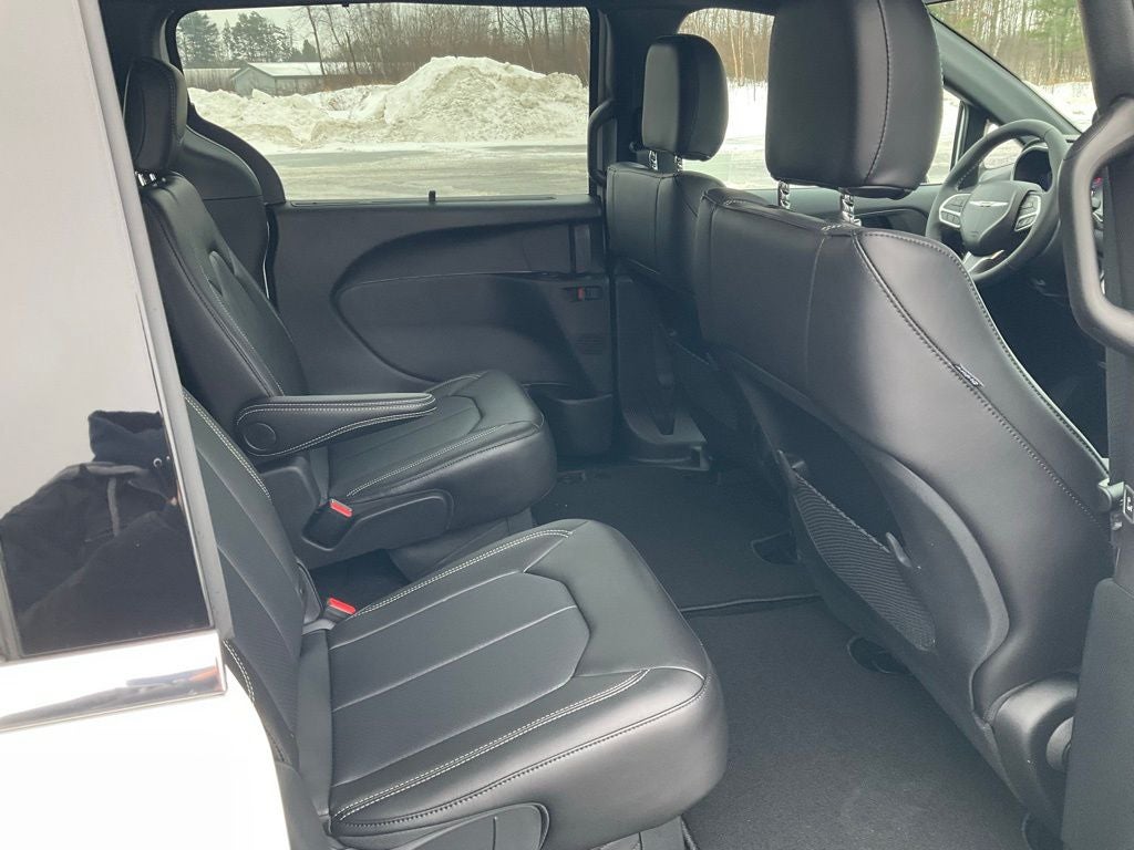 2026 Chrysler Voyager VOYAGER LX