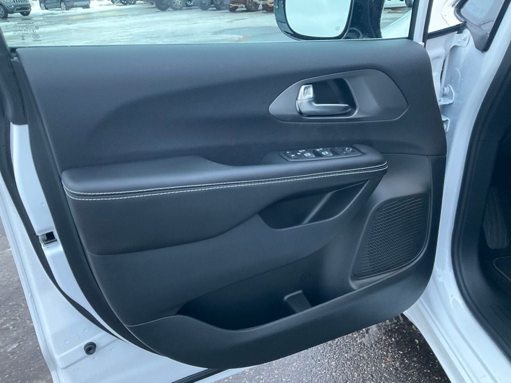 2026 Chrysler Voyager VOYAGER LX