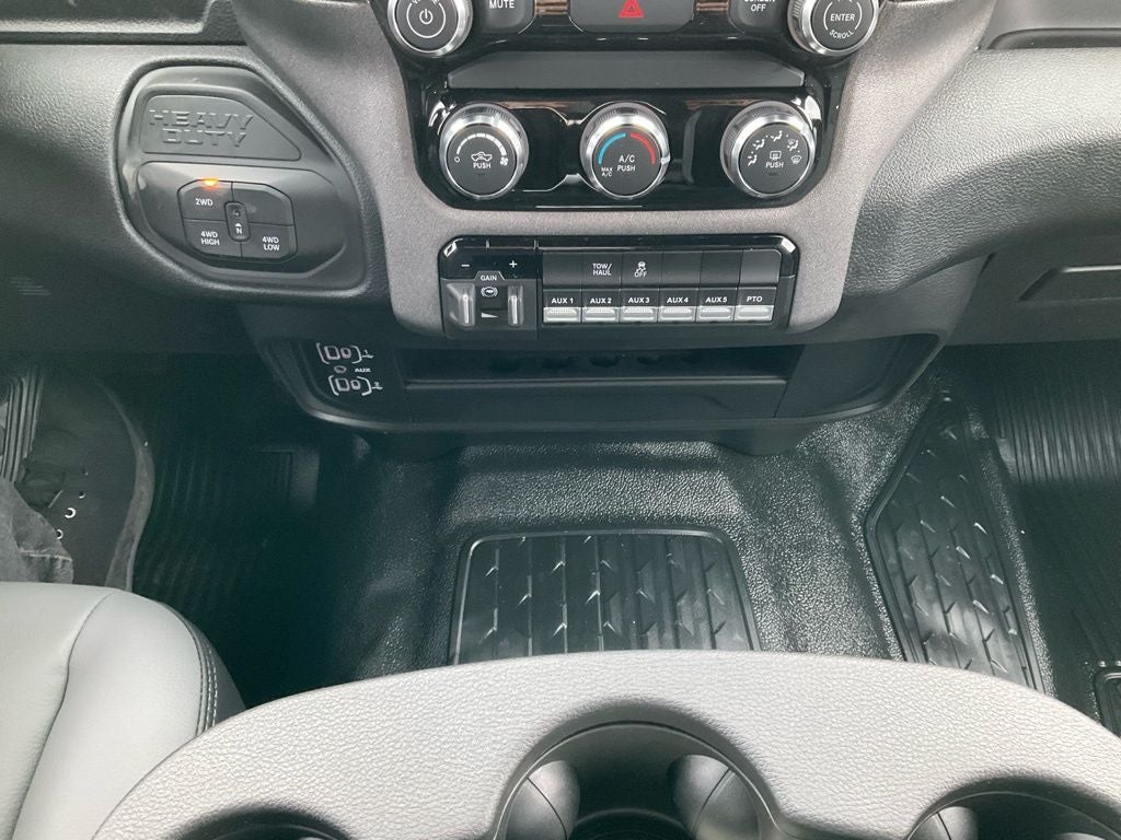 2026 RAM Ram 3500 Chassis Cab RAM 3500 TRADESMAN CREW CAB CHASSIS 4X4 60' CA