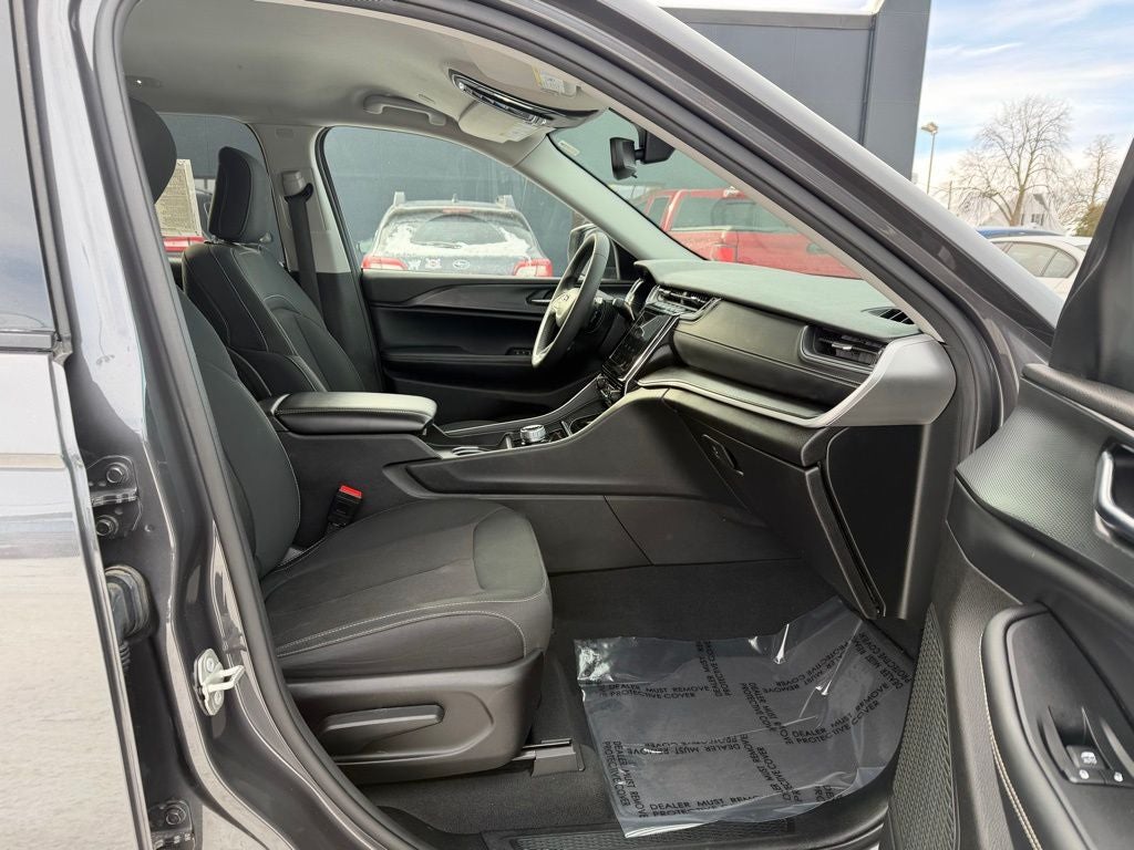 2023 Jeep Grand Cherokee L Laredo 4x4