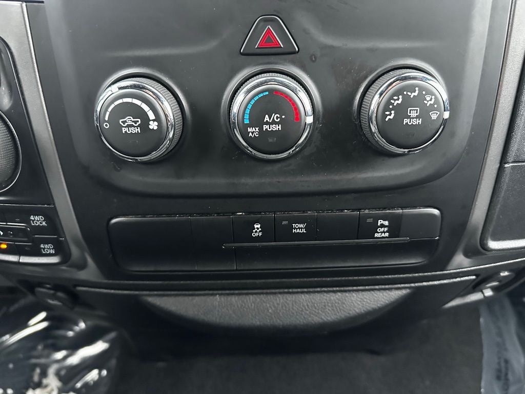 2024 RAM 1500 Classic Warlock Crew Cab 4x4 5'7' Box