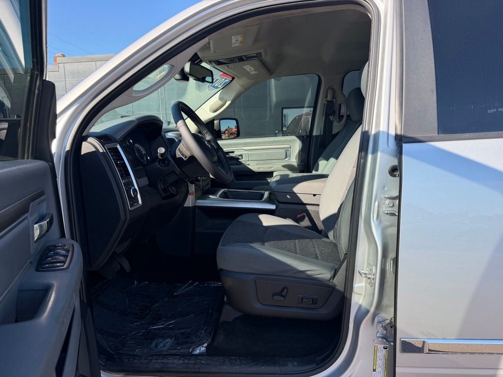 2017 RAM 1500 Big Horn Crew Cab 4x4 6'4' Box
