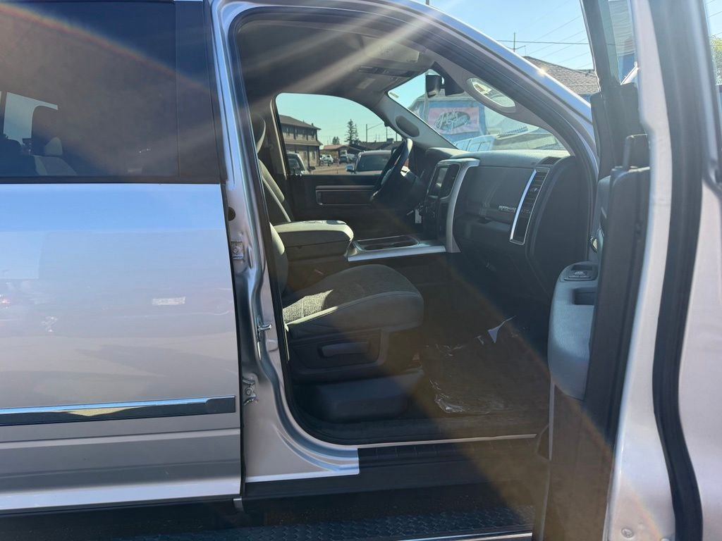 2017 RAM 1500 Big Horn Crew Cab 4x4 6'4' Box