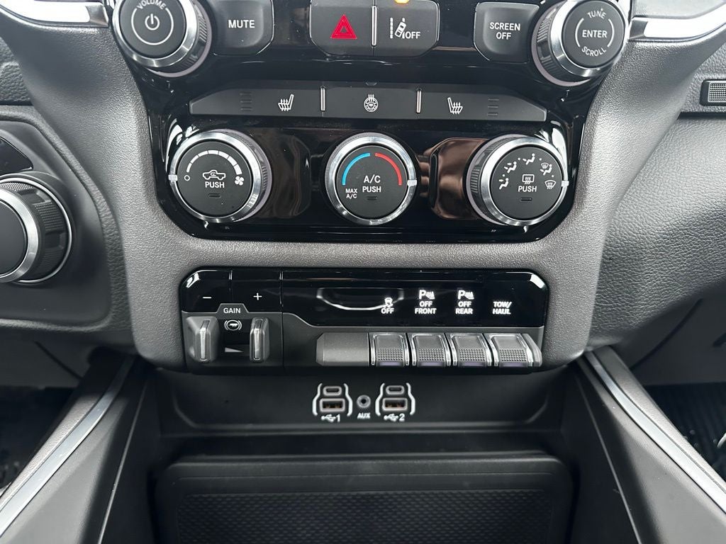 2025 RAM Ram 1500 RAM 1500 BIG HORN QUAD CAB 4X2 6'4' BOX