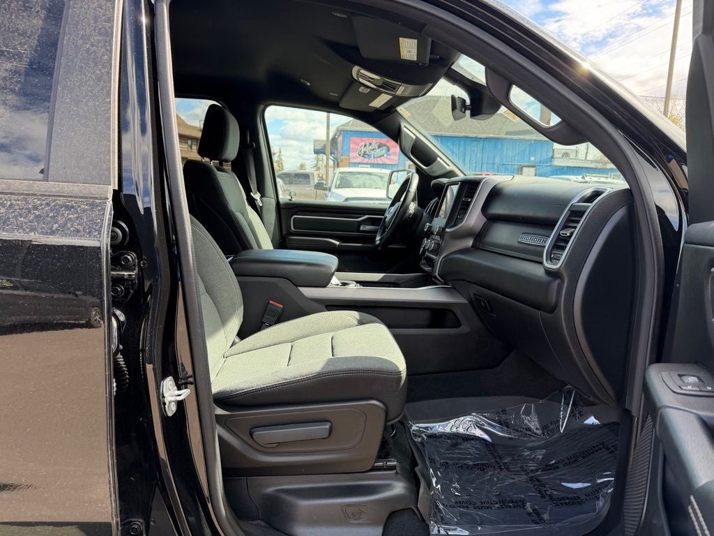 2022 RAM 1500 Big Horn Crew Cab 4x4 6'4' Box