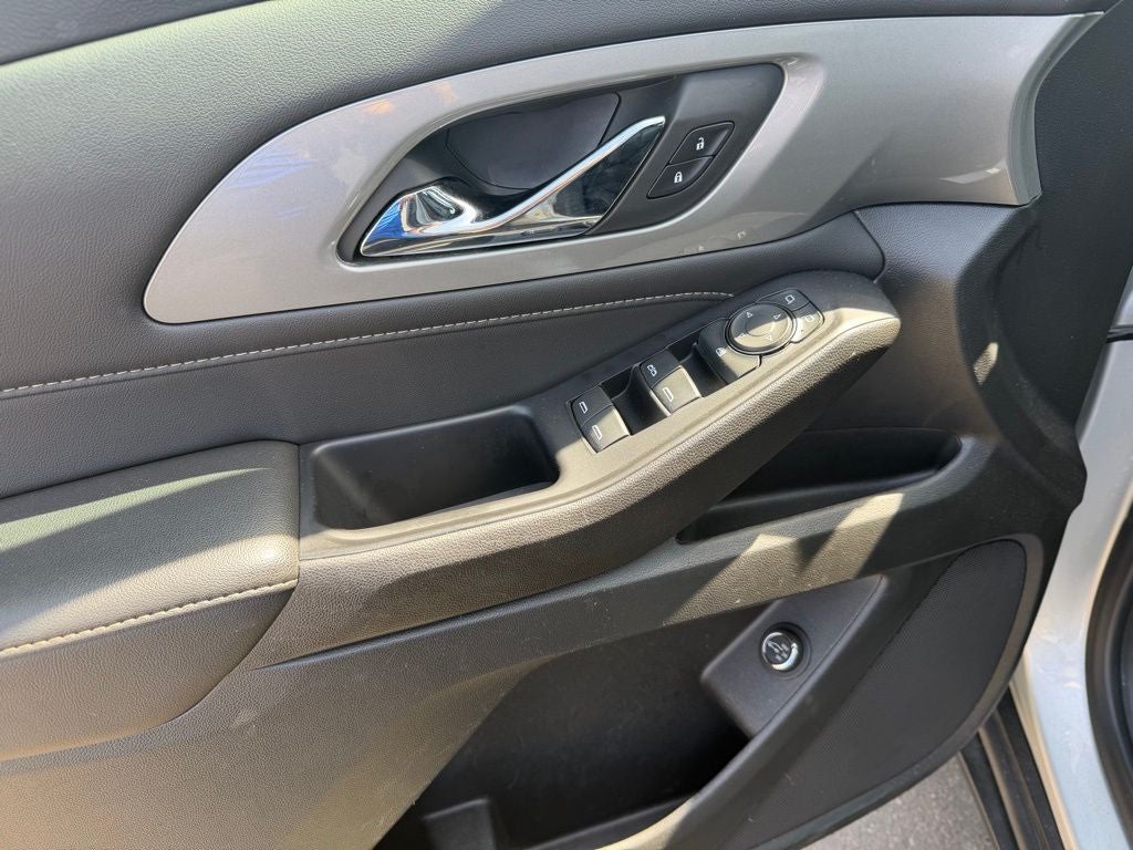 2022 Chevrolet Traverse AWD LT Leather