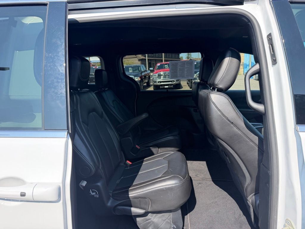 2025 Chrysler Pacifica Select