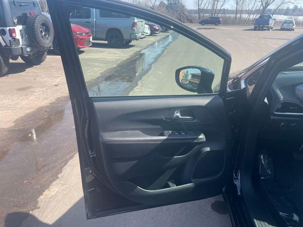 2026 Chrysler Voyager VOYAGER LX