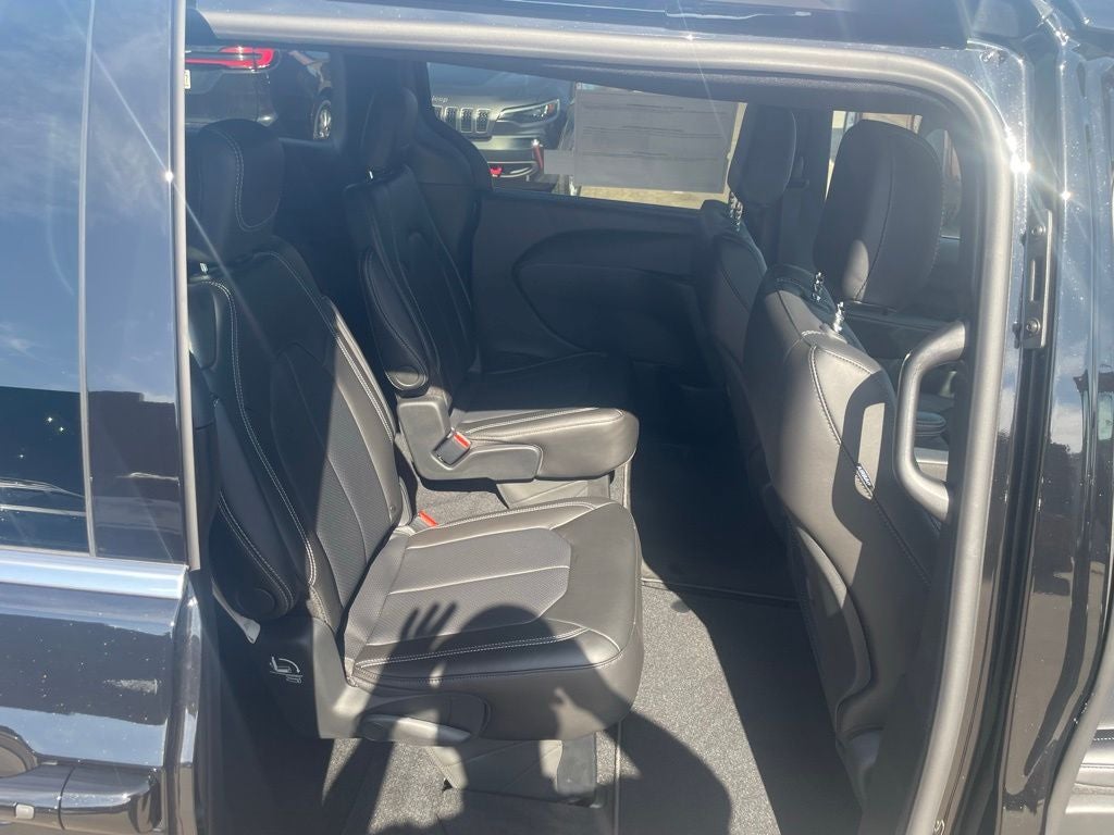 2026 Chrysler Voyager VOYAGER LX